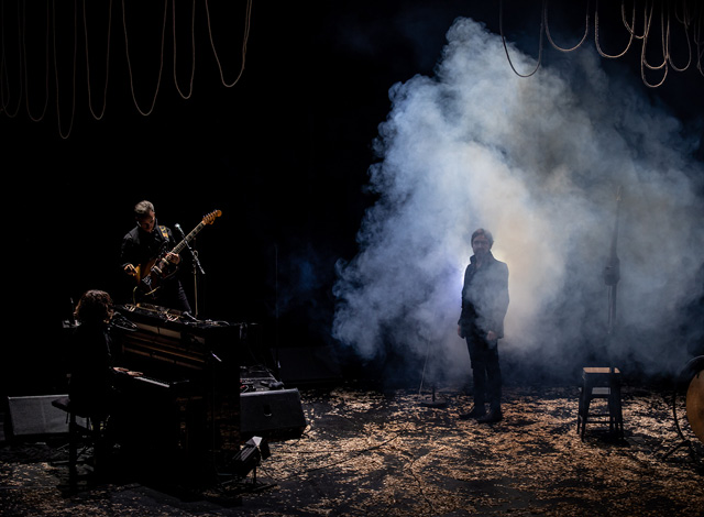 JULIE DUVAL - L'ODEUR DE LA GUERRE